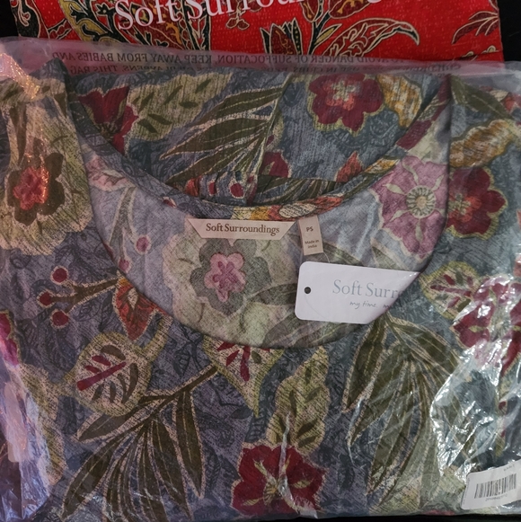 Brand New! Kara Dress In A Colorful Floral Design. - Picture 2 of 8